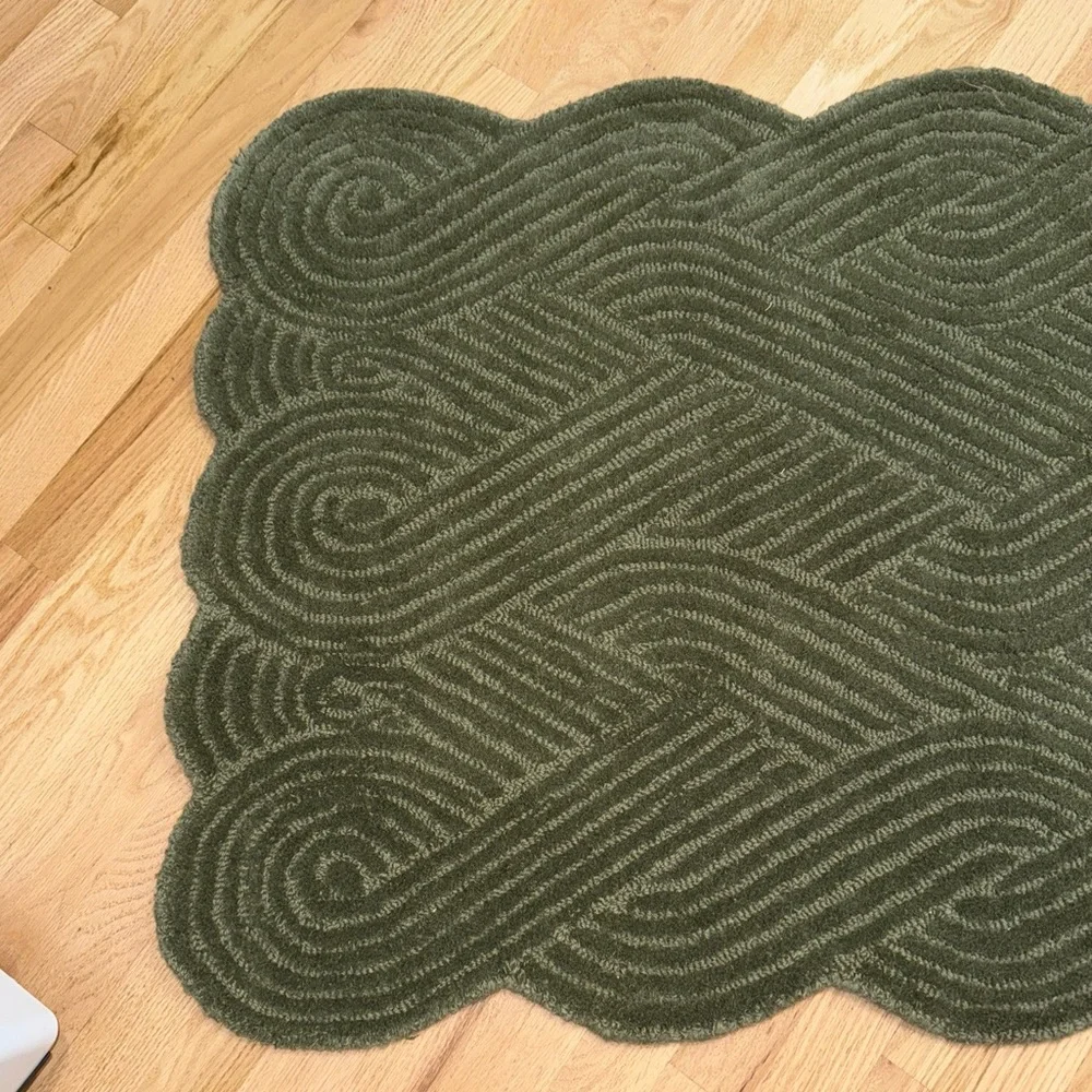 Tahari Home Hand-Tufted Area Scallop Accent Rug 2.6’ x4’ Pile - 100% Wool